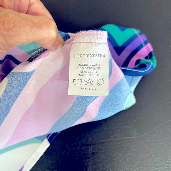 Vibrant Abstract Patterned Women's Blouse - Picture 7 of 7